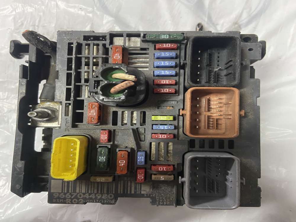 9667044980 PEUGEOT 3008 CİTROEN C4 R02  SİGORTA TABLASI