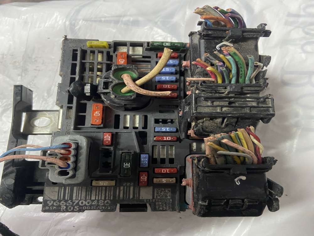 9666700480 CITROEN PEUGEOT 308 BSM R05 sigorta kutusu orjinal