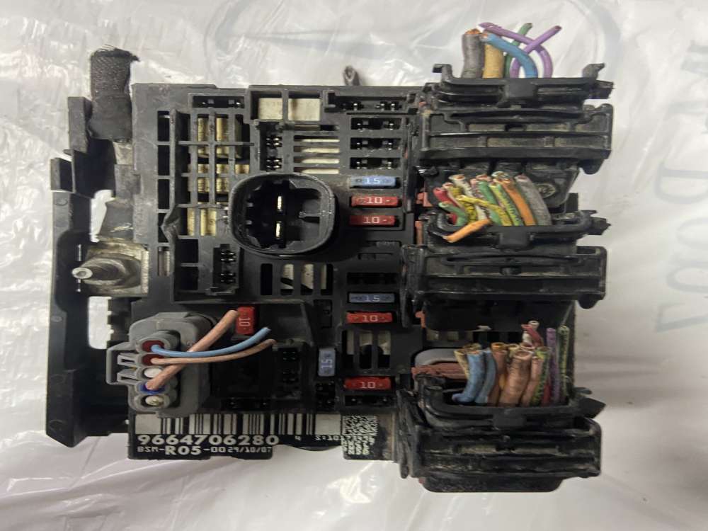 9664706280  BSM R05 SİGORTA KUTUSU 308 PARTNER TEPE BERLİNGO